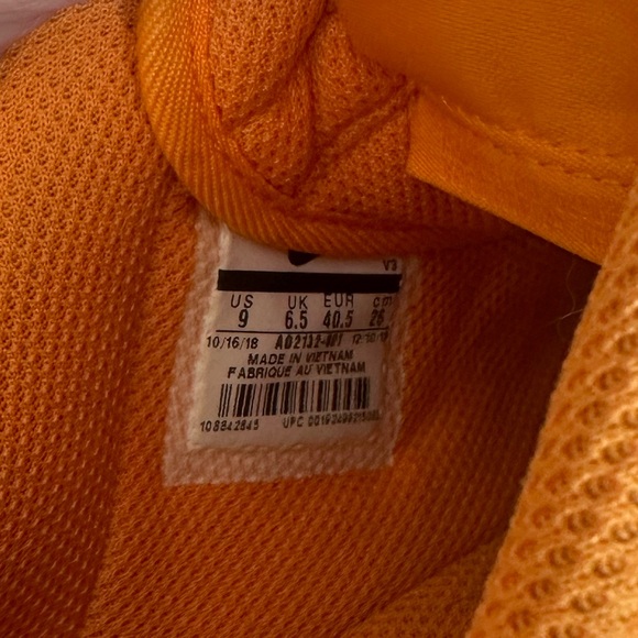 Women’s size 9 orange Air Force ones. Light worn good condition - Picture 4 of 6